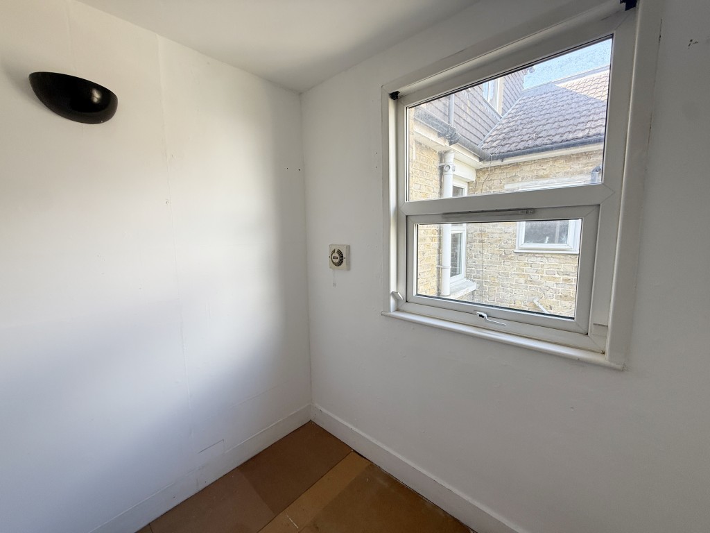 Lot: 136 - SEMI-DETACHED HOUSE IN NEED OF REFURBISHMENT - Study/Store room in House in Need of Improvement